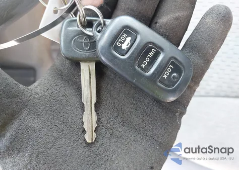 2004 Toyota Camry Le z USA, uszkodzony, nr VIN 4T1BE32K34U854498